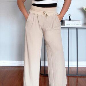 Wide-leg pants for women to go out and be comfortable